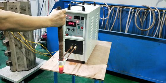 お買い得 60KW熱ディストリビューターおよびAlumininumの熱交換器のための速い誘導加熱ろう付け機械 オンライン